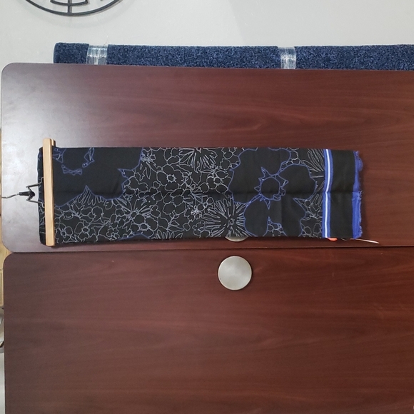 2/$20 or 3/$29 - Scarf/wrap by Joe Fresh - Picture 1 of 5